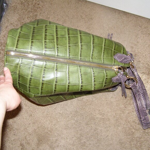 💚🐊 NWOT G.I.L.I. GREEN Croco Embossed Italian Leather Slouchy Wing Hobo - Picture 16 of 16